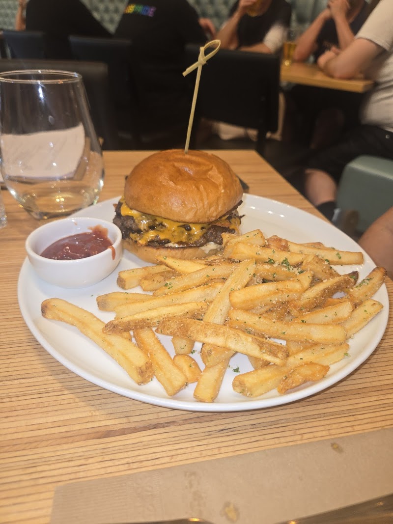 Cutwater Brewing and Lounge 4