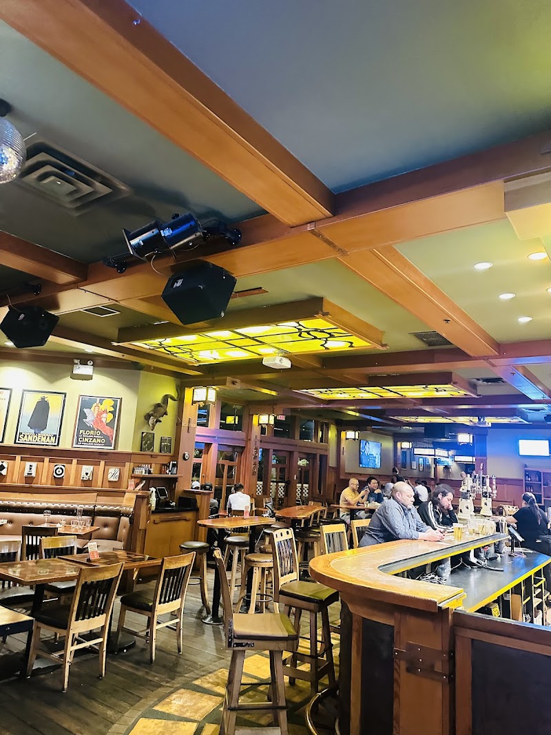 Hop & Vine Taphouse 4