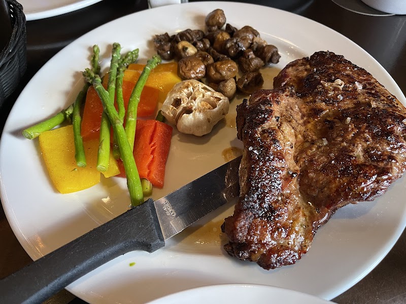 Lou's Grill 5