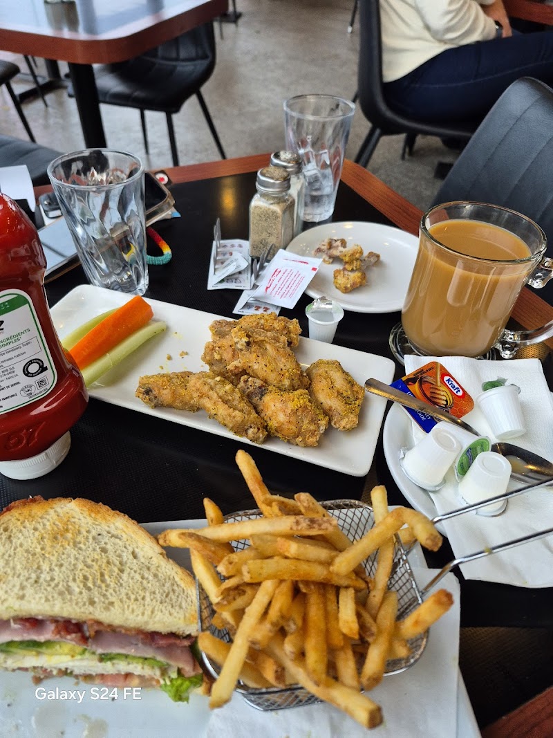 On The Rocks Pub & Grill 4